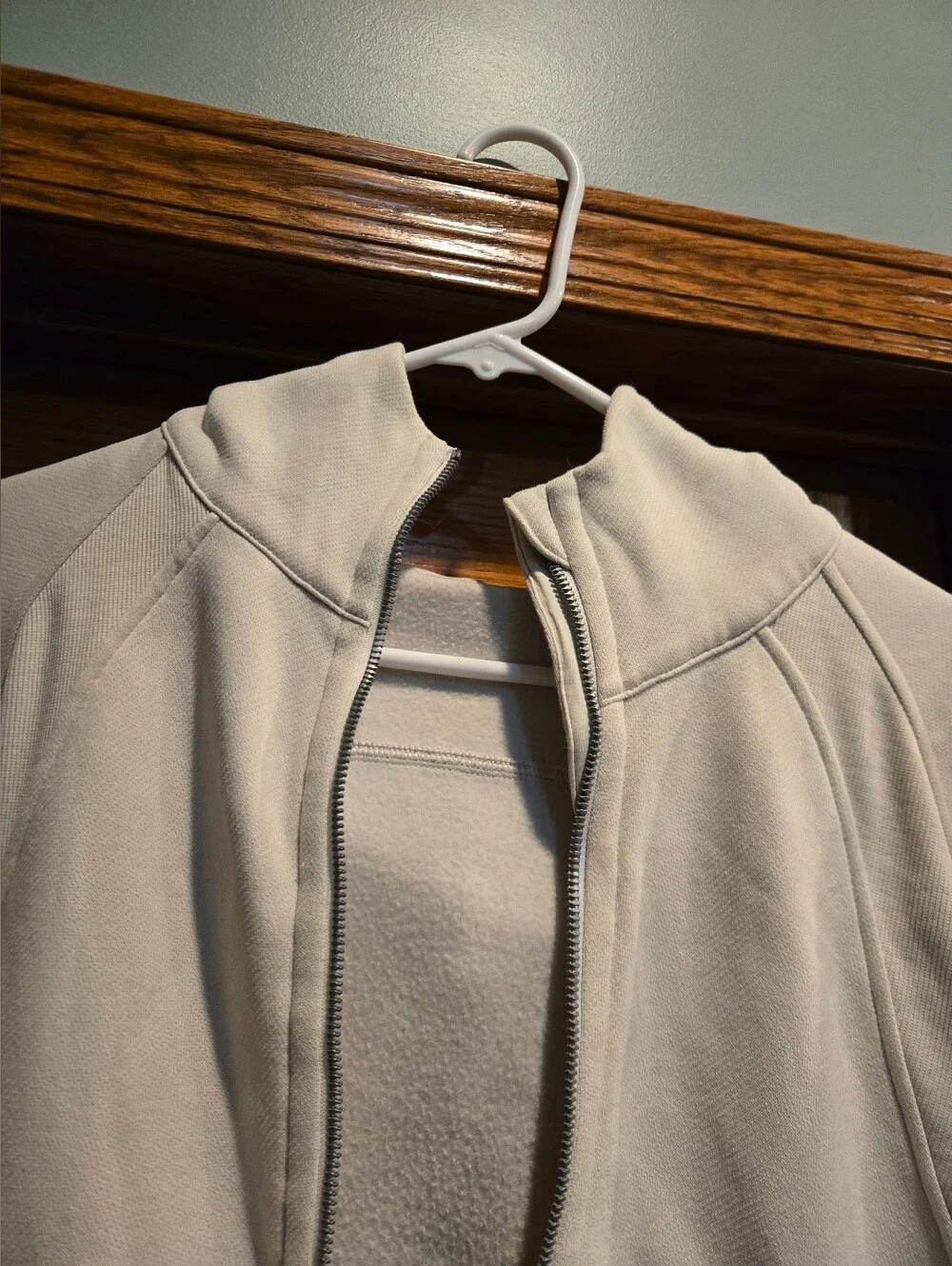 Lululemon athletica, Scuba, Light Cream Zip Hoodie
